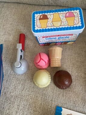 Melissa & Doug Wooden Ice Cream Set with Pink, Yellow, Brown Scoops